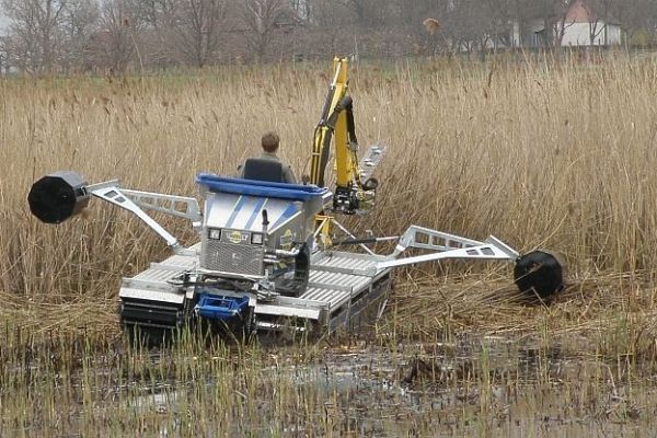 Amfibija za održavanje Palićkog i Ludaškog jezera
