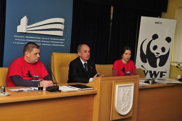 Početak kampanje: „Čujte i ne trujte! Orao pao“