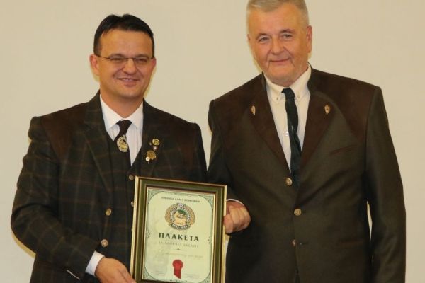 ZAVOD JE PRIMIO VREDNU PLAKETU OD LOVAČKOG SAVEZA VOJVODINE