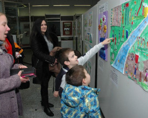 Izlozba crteza   Vrtic bez otpada Eko vest Foto Milos Cirkovic99